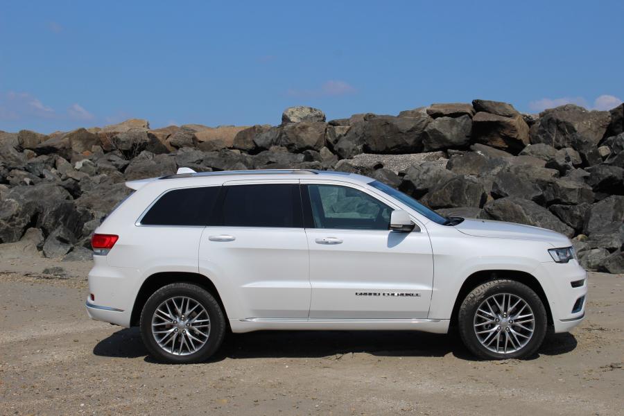 Jeep Grand Cherokee Summit 2016 года  (WW) (фото 25 из 28)
